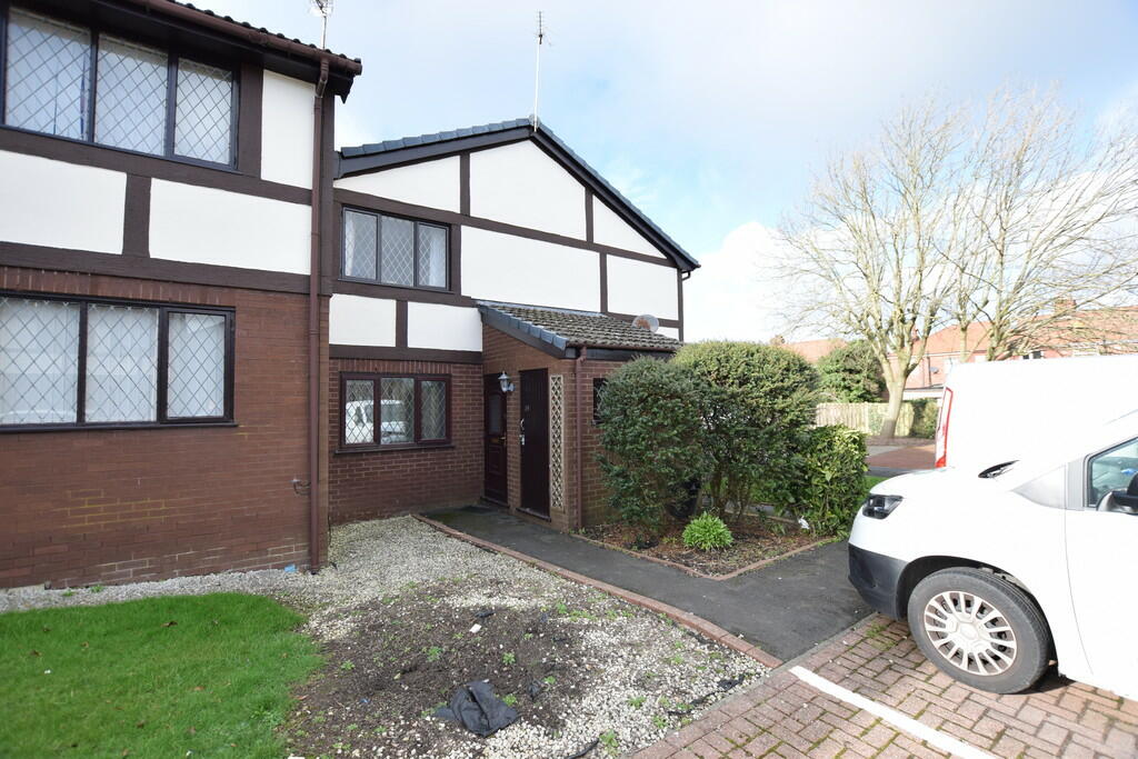 2 bedroom apartment for sale in Dalkeith Avenue, Blackpool, FY3