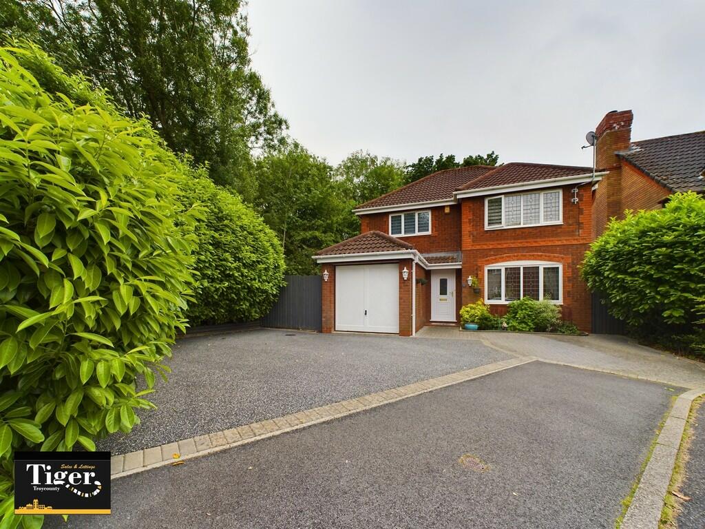 4 bedroom detached house for sale in Orchard Drive, Whittlelewoods, PR6