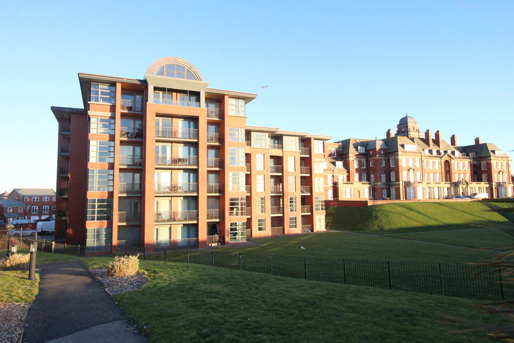 2 bedroom apartment for sale in Queens Promenade, Blackpool, FY2