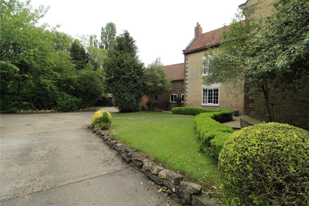4 bedroom detached house for sale in Silver Street, Winteringham, North