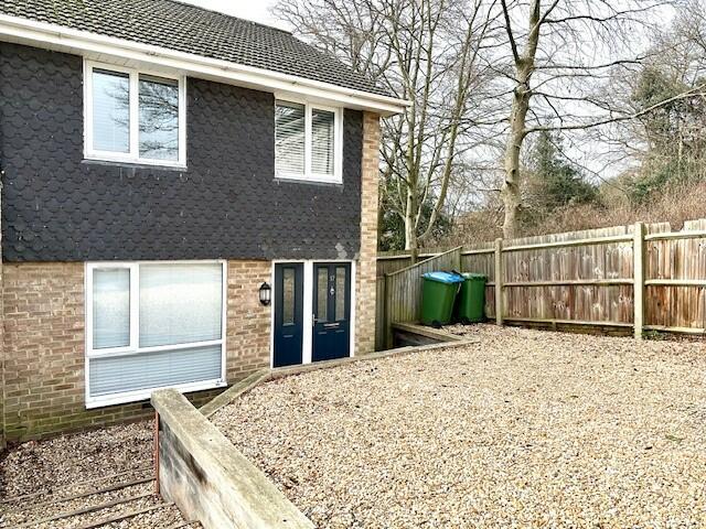 3 bedroom semi-detached house for rent in Ash Close, Bitterne, SO19