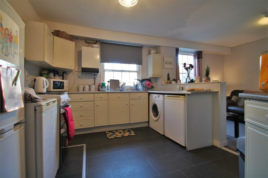 House share for rent in 59A High Street, Gravesend, Kent, DA11