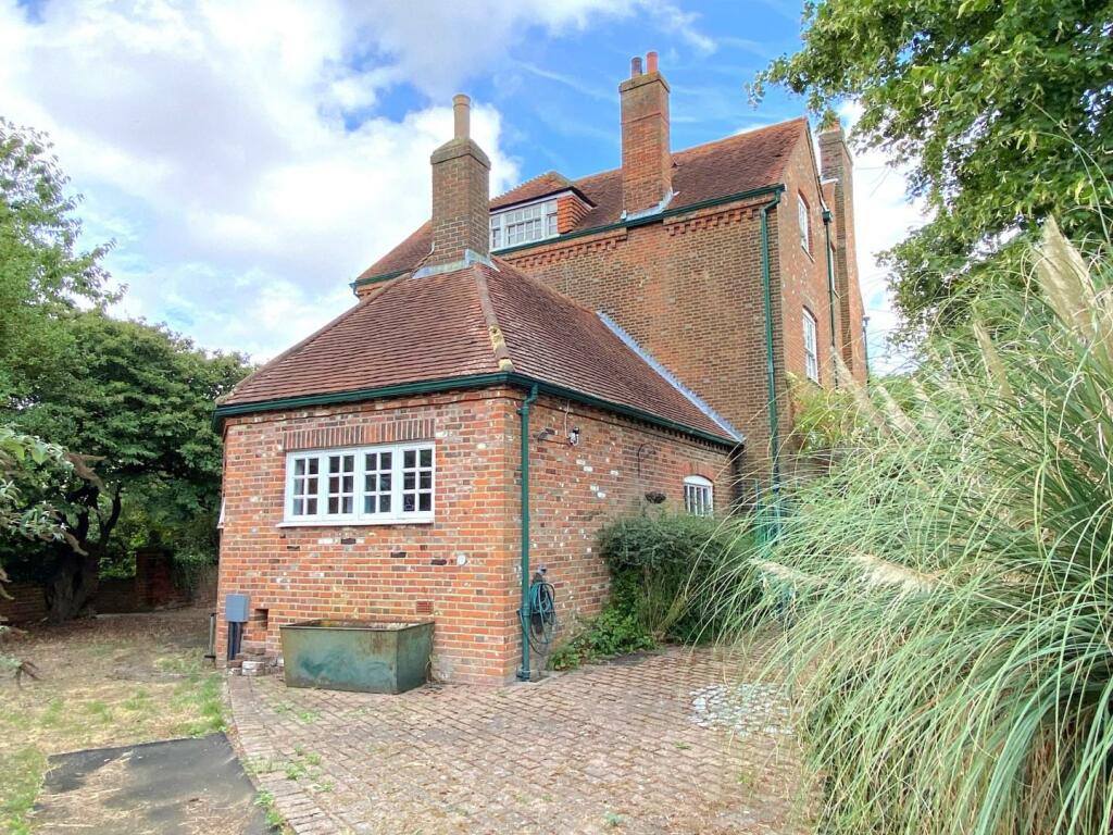 Additional property image - Thong Lane, Shorne,