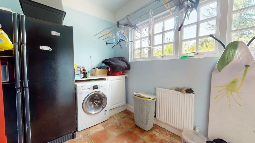 Additional property image - Thong Lane, Shorne,