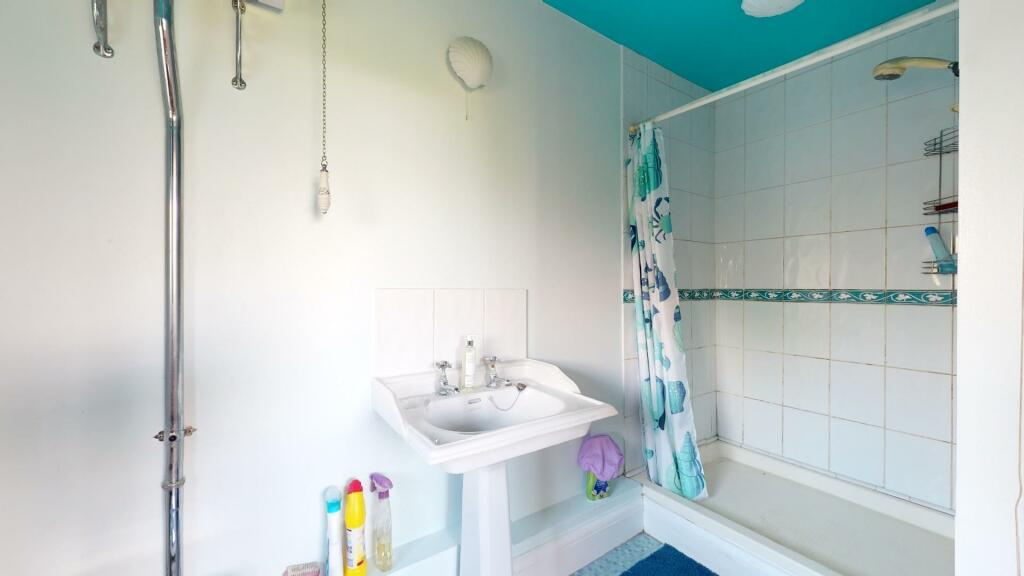 Additional property image - Thong Lane, Shorne,