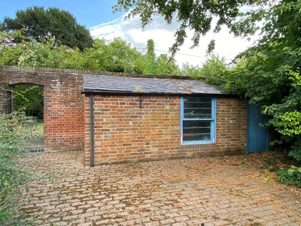 Additional property image - Thong Lane, Shorne,