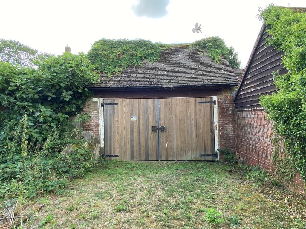 Additional property image - Thong Lane, Shorne,
