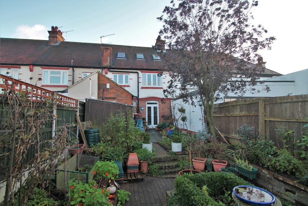 4 bedroom terraced house for sale in Grange Road, Gravesend, DA11 0ET, DA11