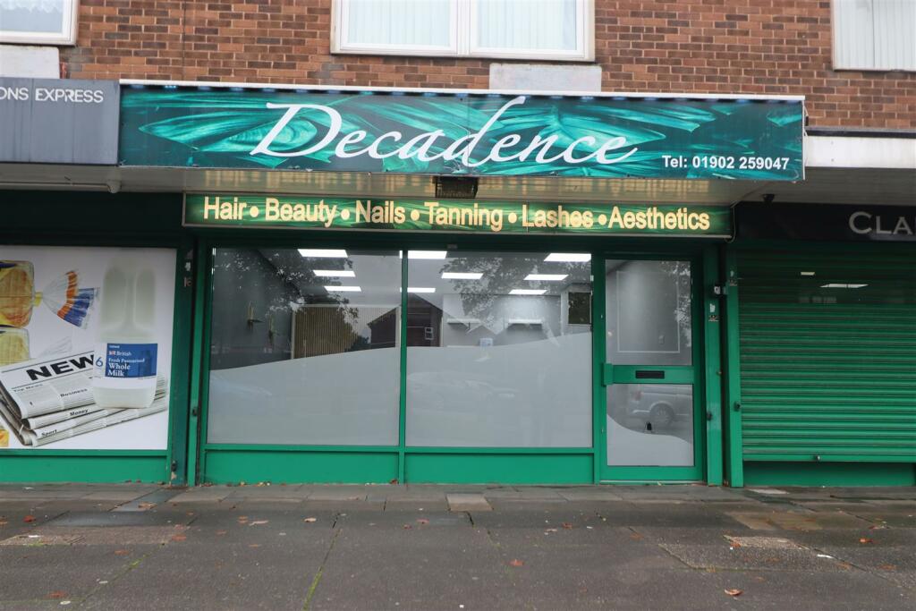 Commercial property for rent in Clarkes Lane, Willenhall, WV13