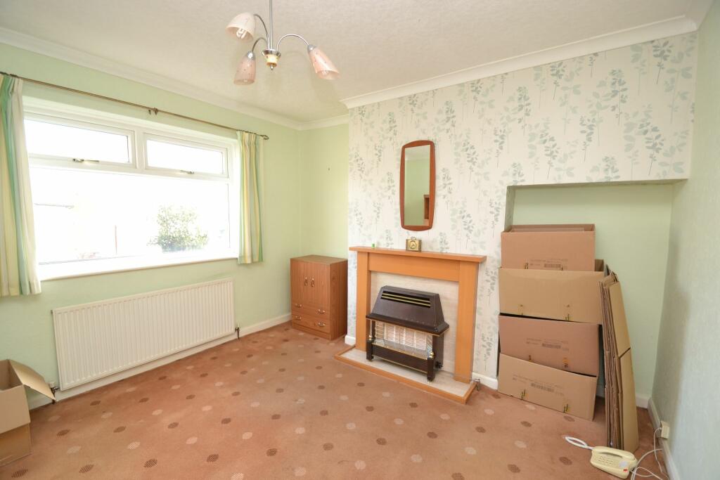 3 bedroom semidetached house for sale in Leeds Road, Idle,, BD10