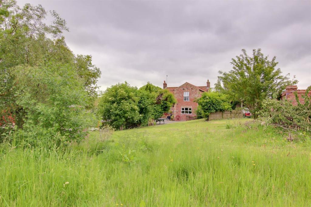 4 bedroom detached house for sale in Hogsthorpe Road, Mumby, LN13