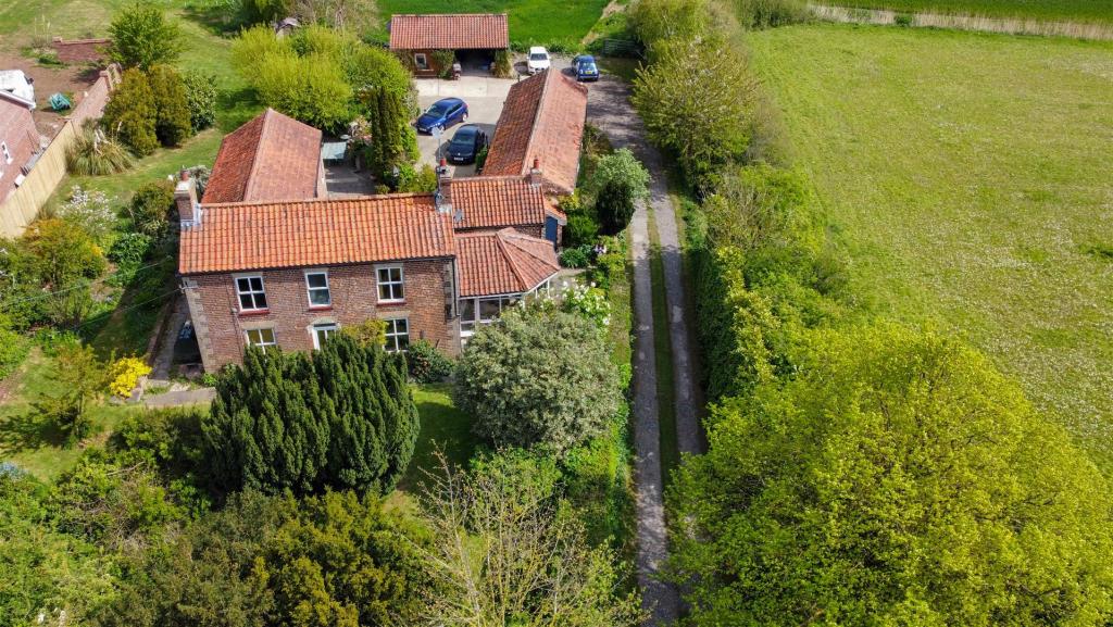 4 bedroom detached house for sale in Hogsthorpe Road, Mumby, LN13
