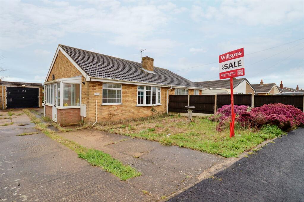 2 bedroom semidetached bungalow for sale in Golf Road, Mablethorpe