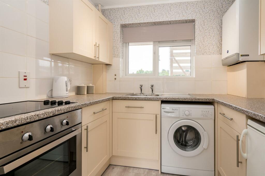 Studio flat for rent in The Square, Marlowes, Hemel Hempstead, HP1