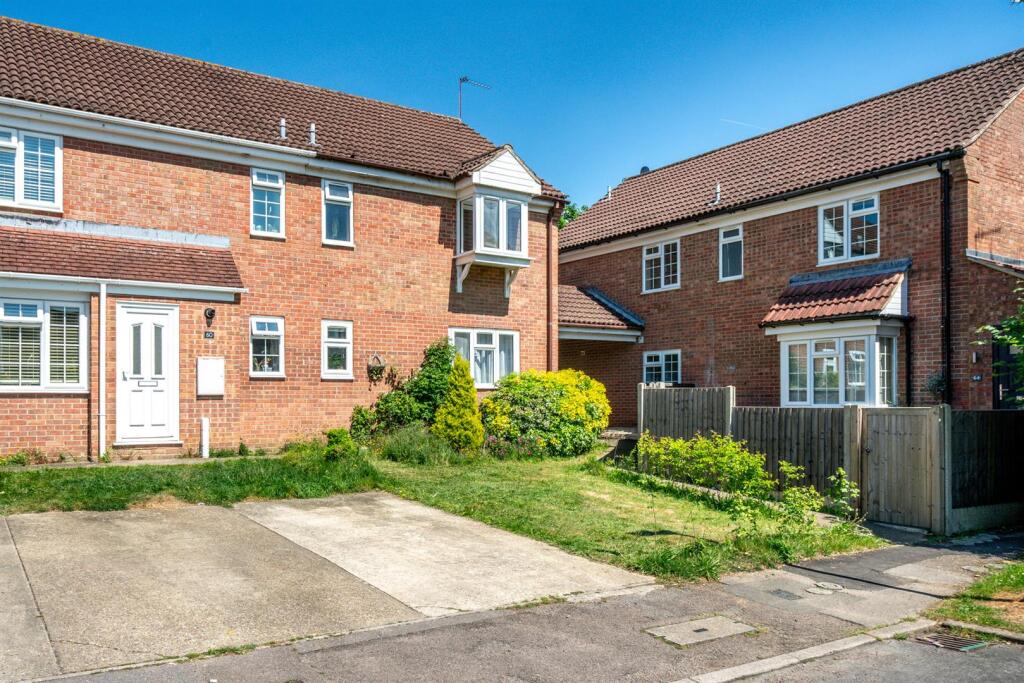Main image of property: The Lawns, Hemel Hempstead
