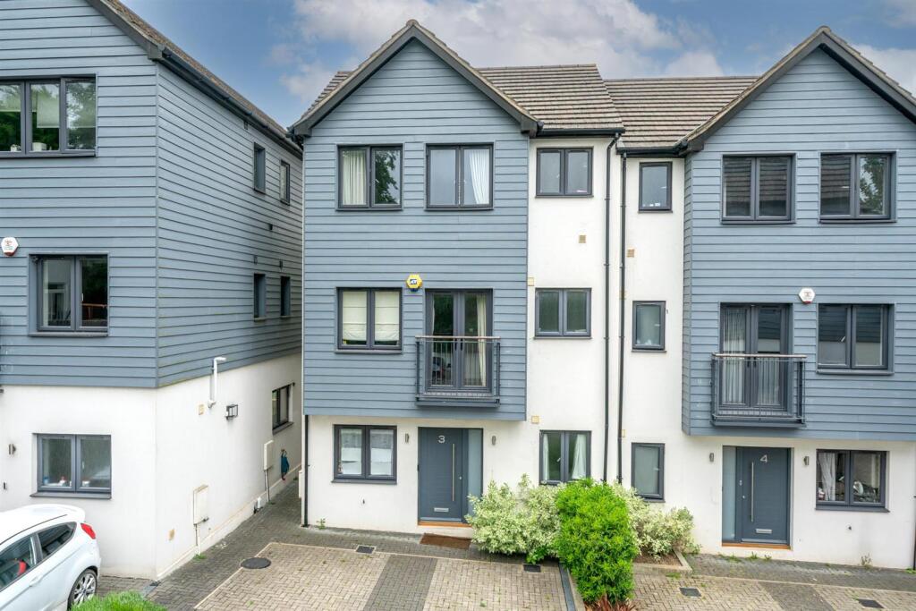Main image of property: Adeyfield Road, Hemel Hempstead
