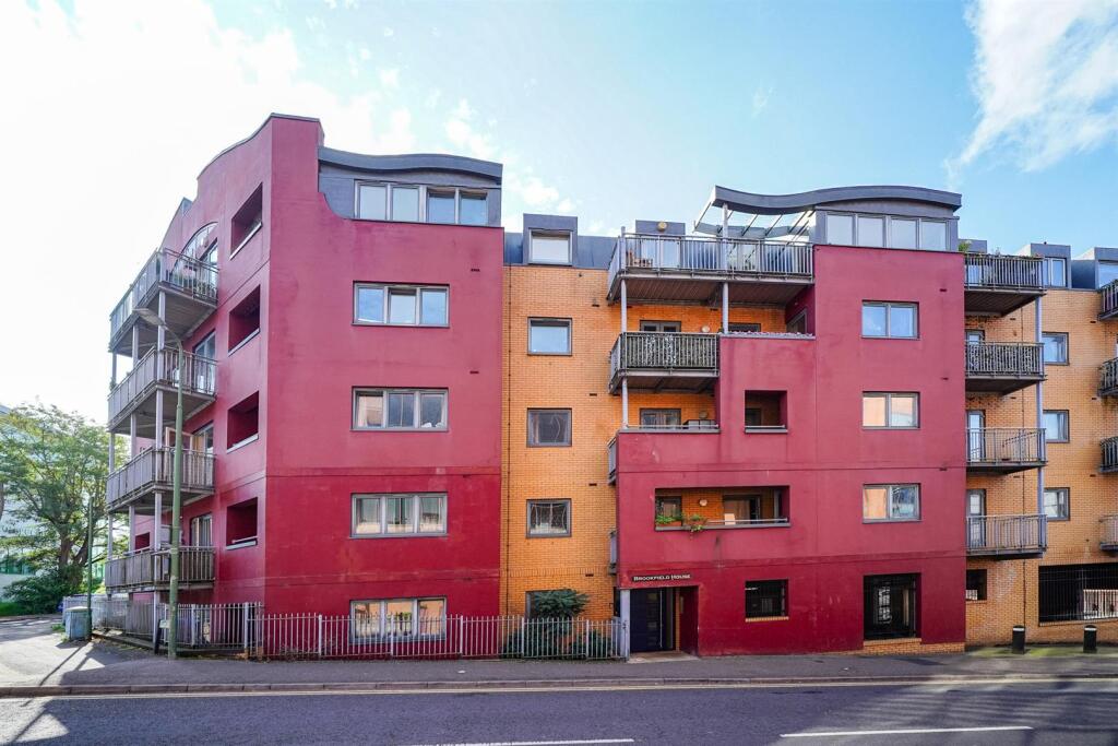 Main image of property: Brookfield House, Seldon Hill, Hemel Hempstead