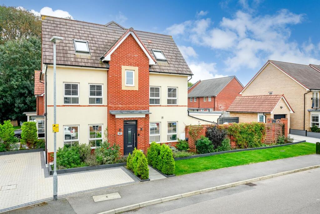 Main image of property: Burgundy Drive, Hemel Hempstead