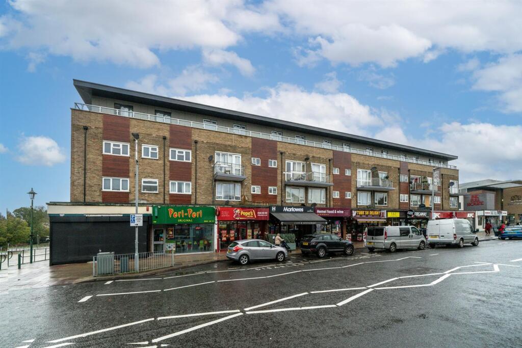 Main image of property: Marlowes, Hemel Hempstead, HP1