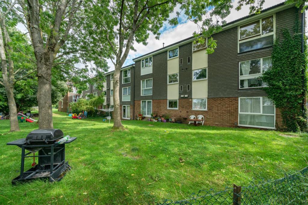 2 bedroom apartment for sale in Cuffley Court, Hemel Hempstead, HP2