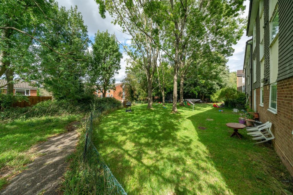 2 bedroom apartment for sale in Cuffley Court, Hemel Hempstead, HP2