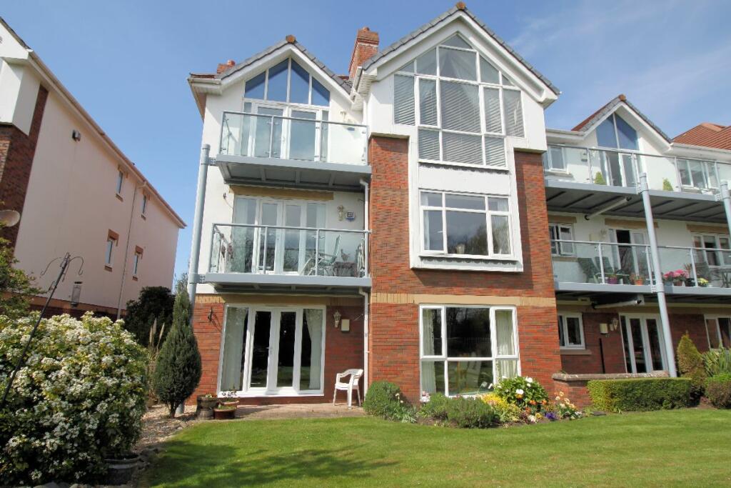 Main image of property: Flat 3, Gleneagles, 21 Links Gate, St. Annes, FY8 3LF