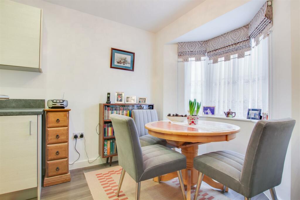 3 bedroom end of terrace house for sale in Aldermere Avenue, Cheshunt