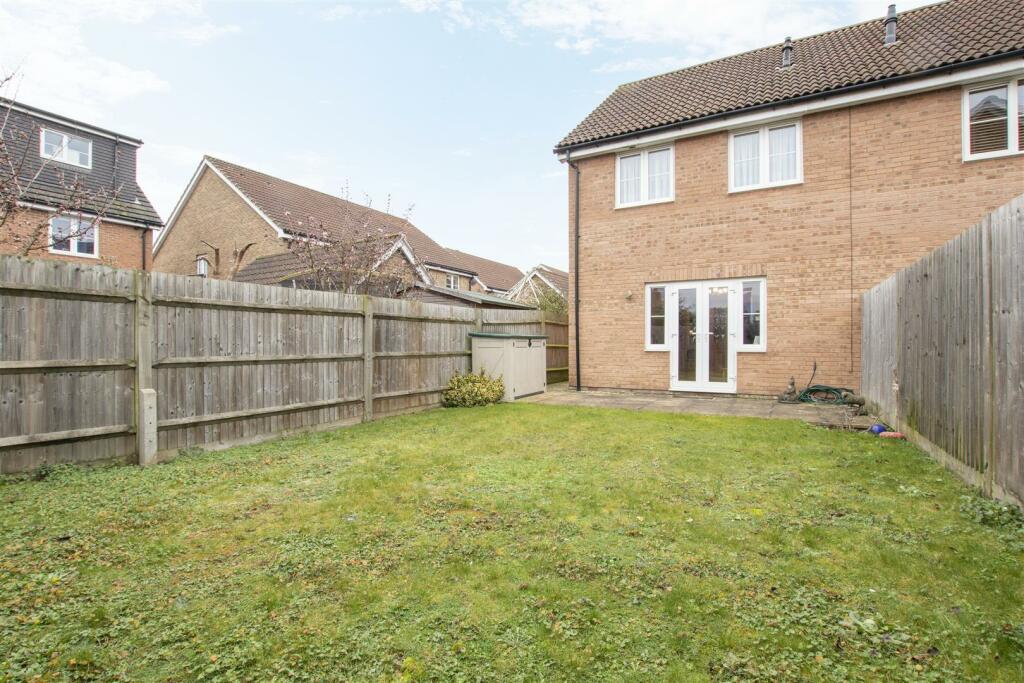 3 bedroom end of terrace house for sale in Aldermere Avenue, Cheshunt, Waltham Cross, EN8