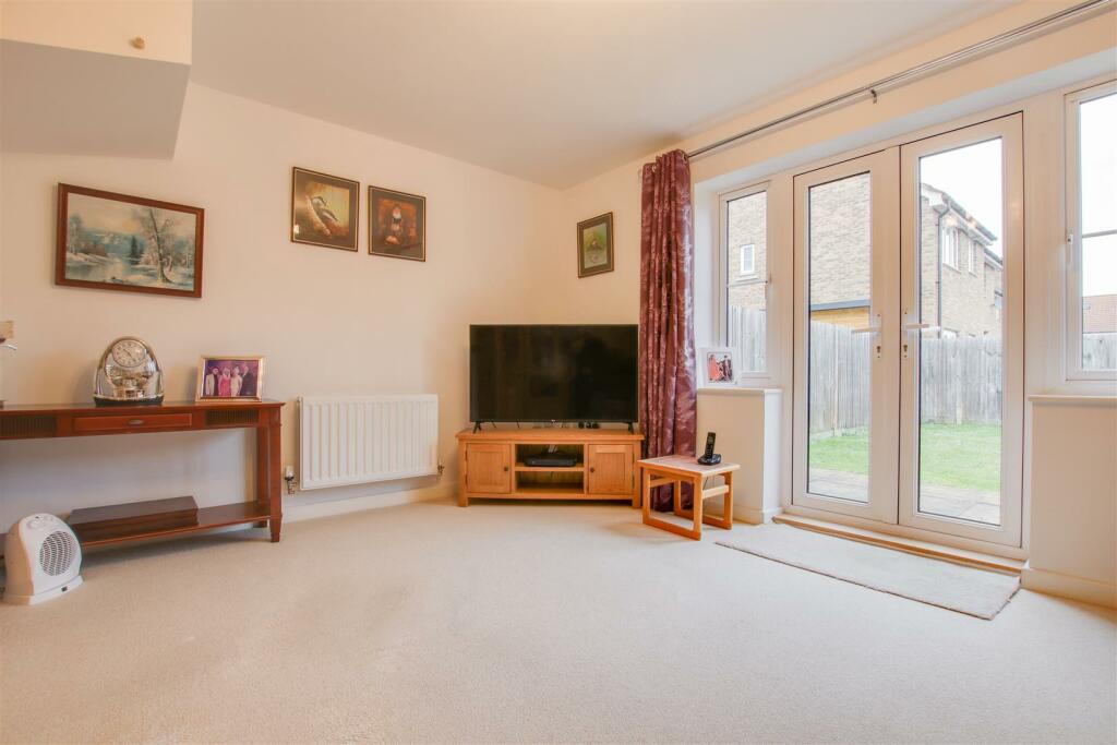 3 bedroom end of terrace house for sale in Aldermere Avenue, Cheshunt, Waltham Cross, EN8