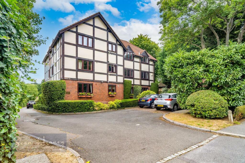 2 bedroom apartment for sale in Crescent East, Hadley Wood, EN4