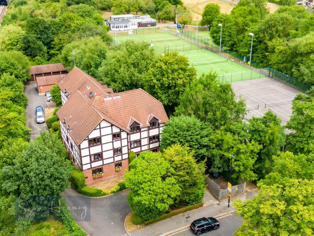 2 bedroom apartment for sale in Crescent East, Hadley Wood, EN4