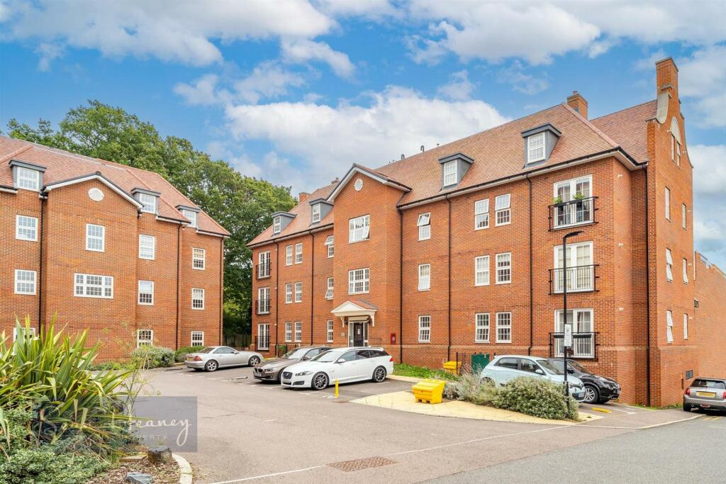 2 bedroom apartment for sale in Collison Avenue, EN5