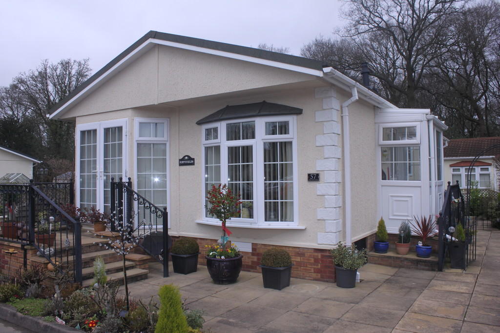 2 bedroom mobile home for sale in Juggins Lane, Earlswood, B94