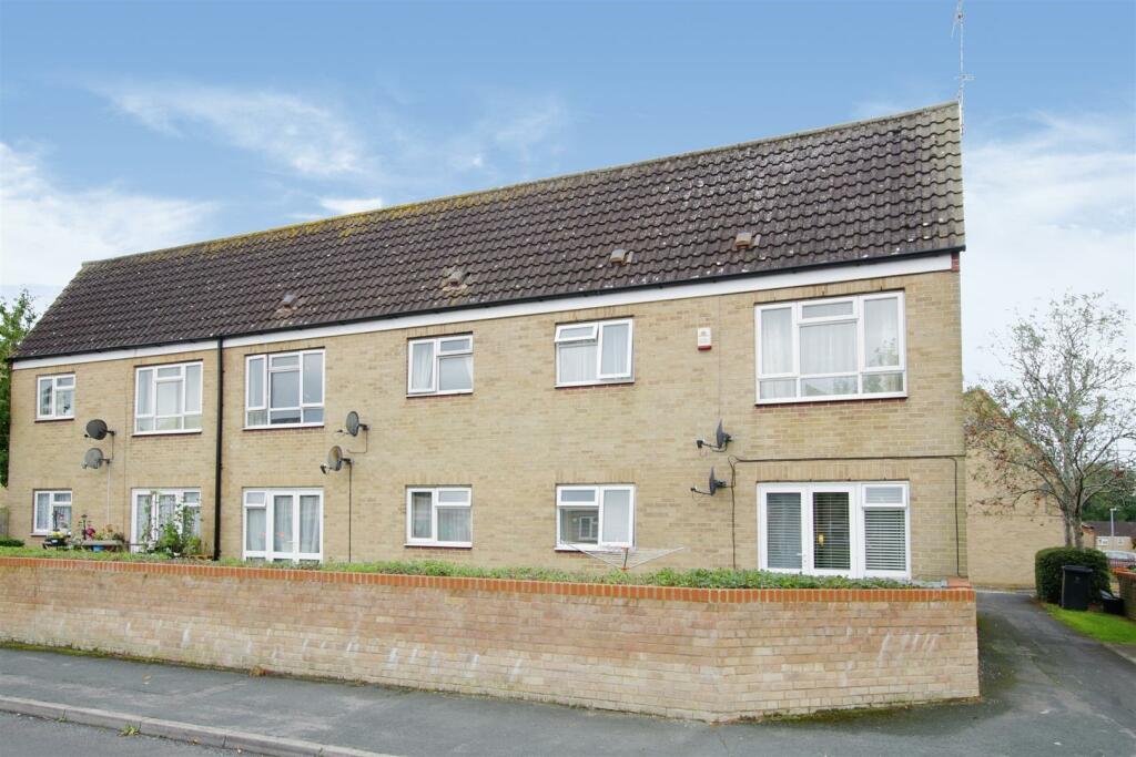 2 bedroom for sale in Godolphin Close, Freshbrook, Swindon, SN5