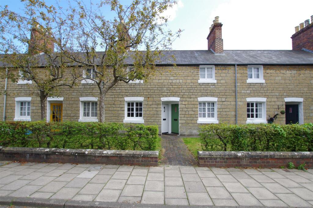 1 bedroom terraced house for rent in Exeter Street, Railway Village, Swindon, SN1