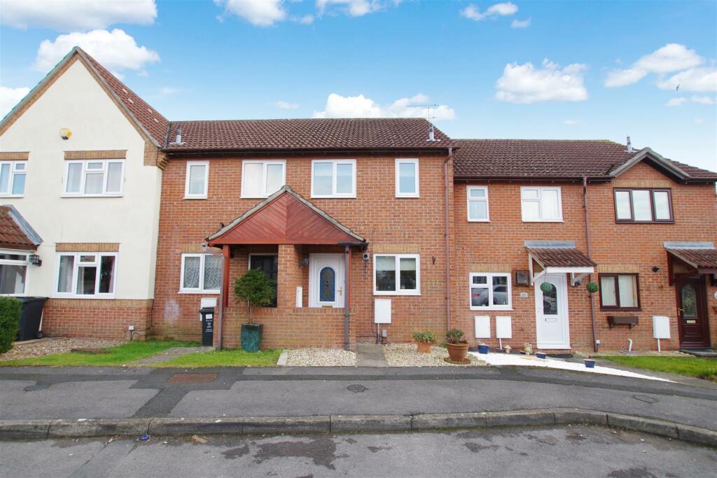2 bedroom terraced house for sale in Pearce Close, Upper Stratton, Swindon, SN2