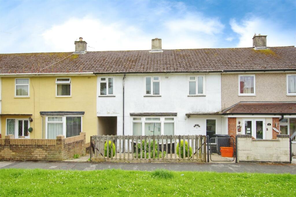 3 bedroom terraced house for sale in Marston Avenue, Penhill, Swindon, SN2
