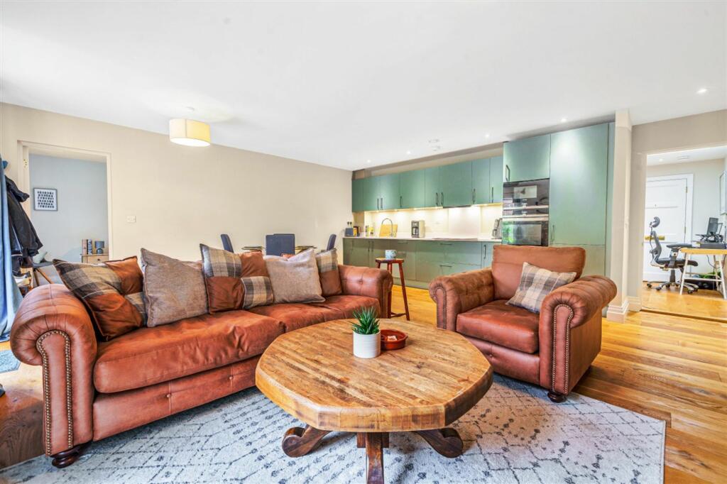 2 bedroom apartment for sale in Kings Drive, Midhurst, GU29