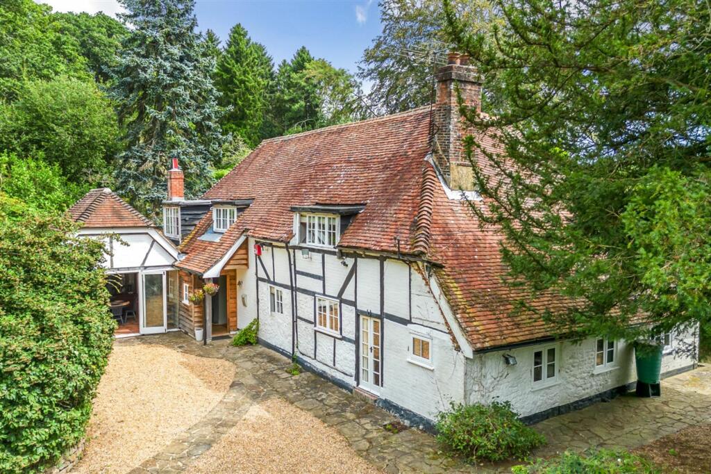 4 bedroom detached house for sale in Easebourne, Midhurst, GU29
