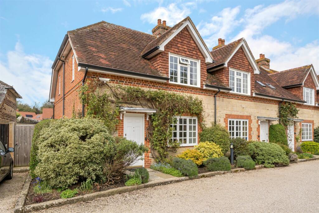 2 bedroom end of terrace house for sale in North Street, Midhurst, GU29