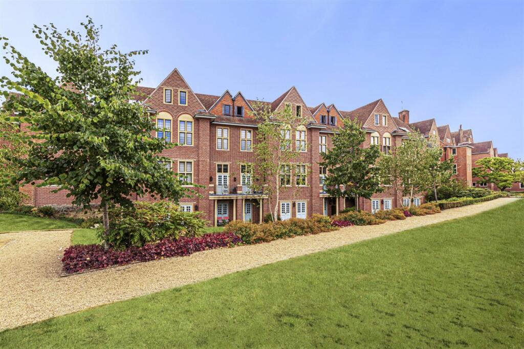 2 bedroom apartment for sale in Kings Drive, Midhurst, GU29