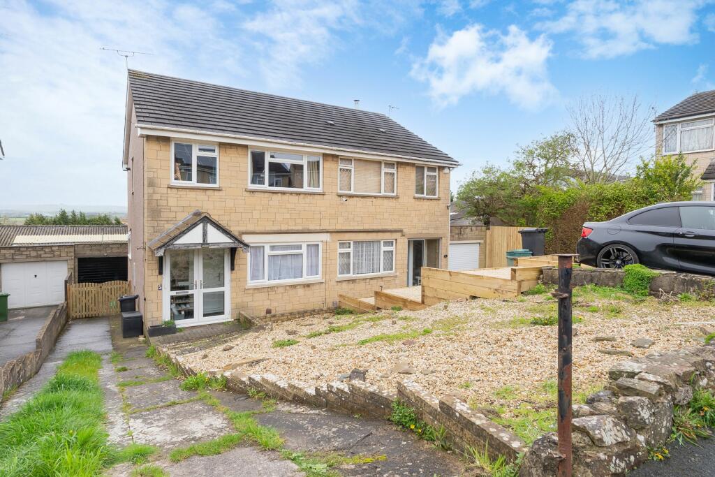 3 bedroom semidetached house for sale in Dyrham Close, BS15
