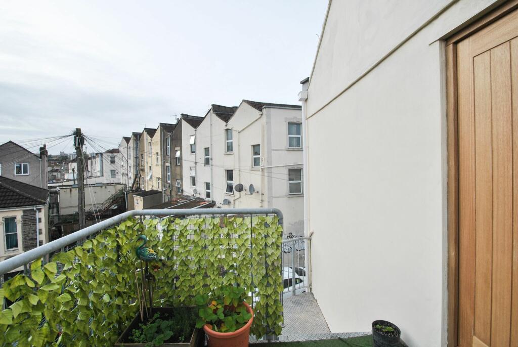 2 bedroom flat for rent in Lower Ashley Road, St. Agnes, BS2