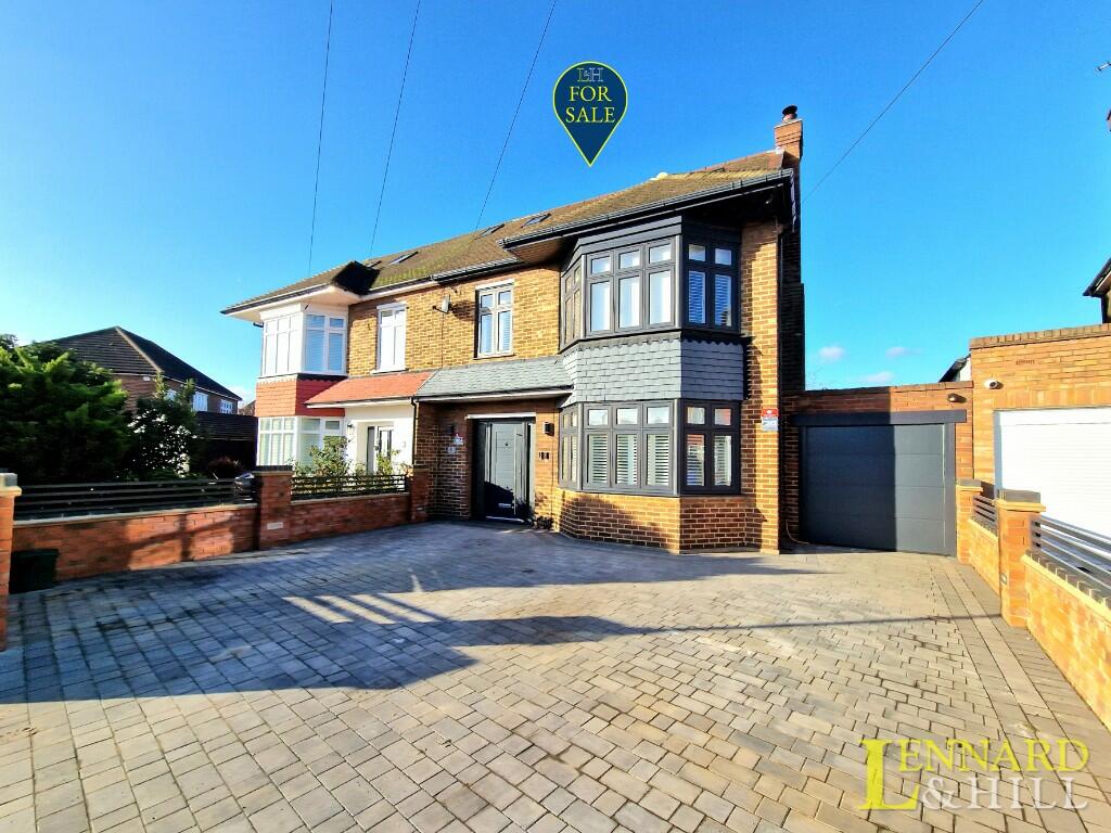 4 bedroom semidetached house for sale in Masefield Road, Woodside