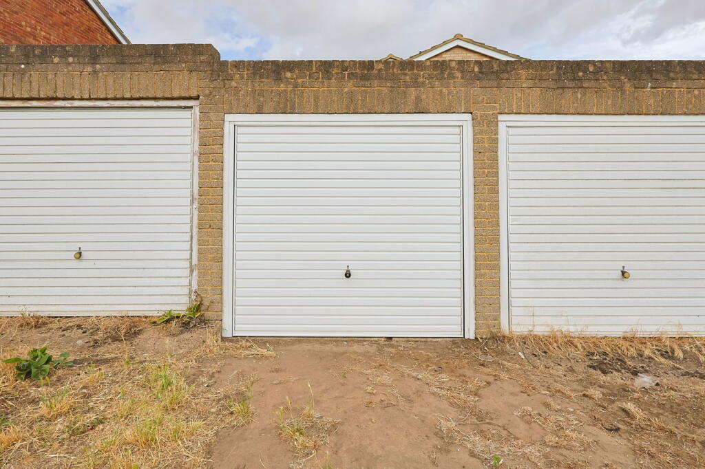 Main image of property: Little Thurrock, Grays, RM17 5SY