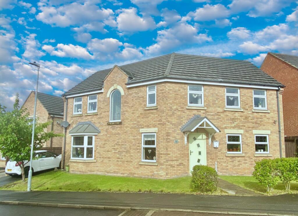4 bedroom detached house for sale in Burnleys Mill Road, Gomersal, BD19