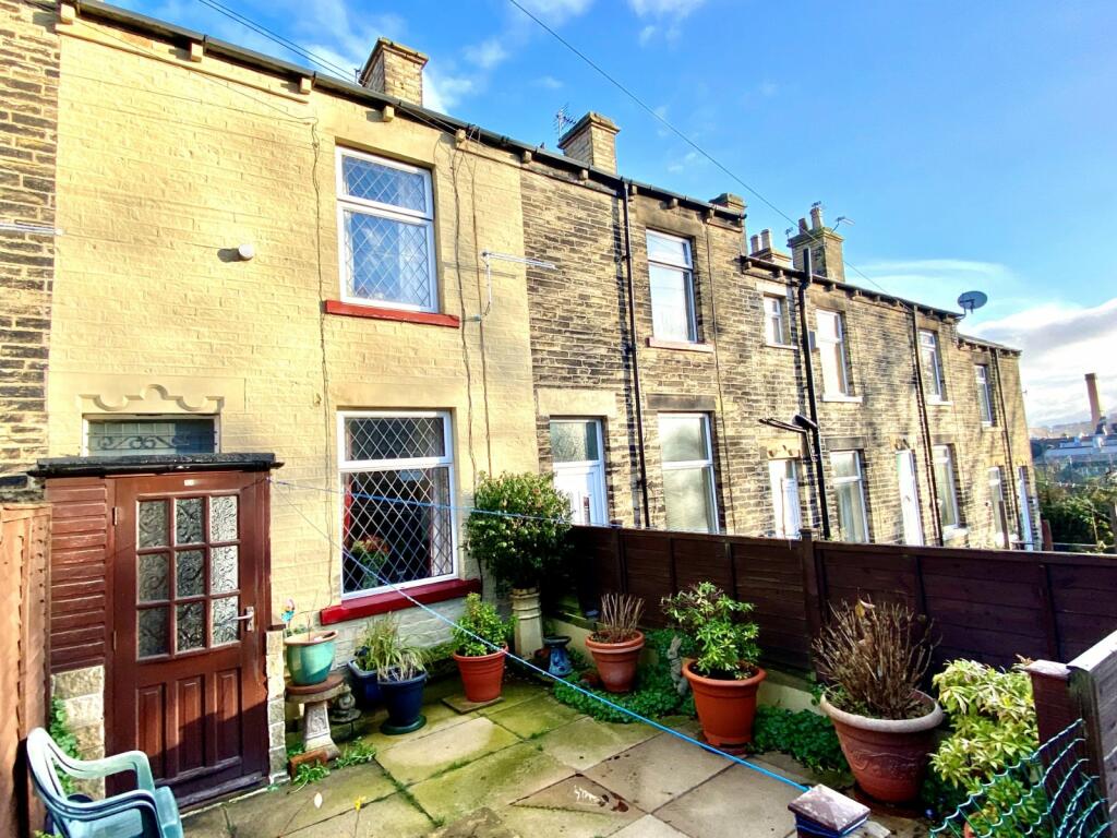 2 bedroom terraced house for sale in Highfield Terrace, Cleckheaton, BD19