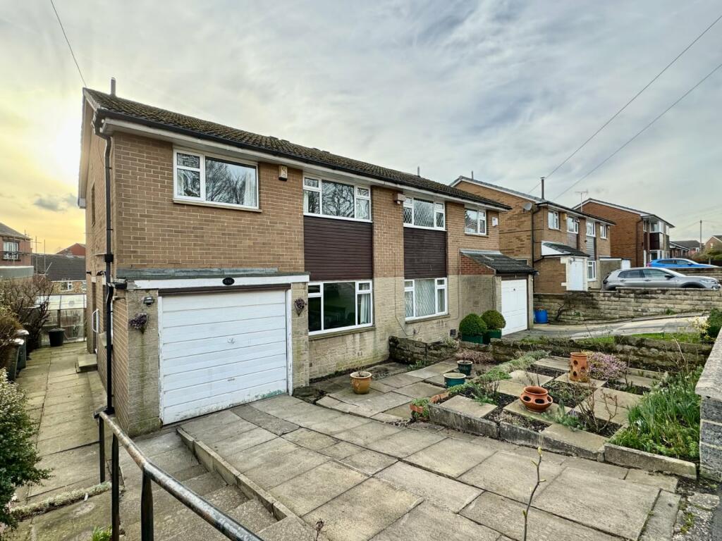 4 bedroom semidetached house for sale in Listerdale, Liversedge, WF15