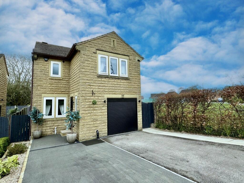 3 bedroom detached house for sale in Richmond Park Avenue, Roberttown