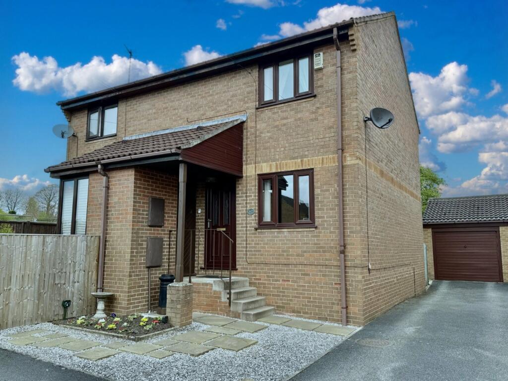 2 bedroom semidetached house for sale in Brookfield View, Cleckheaton